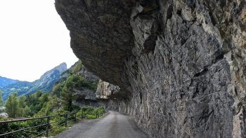 Road-to-Isenthal-in-Switzerland-Swiss-Alps-02