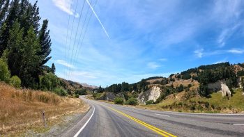 on-the-road-from-Christchurch-to-Cheviot-in-New-Zealand