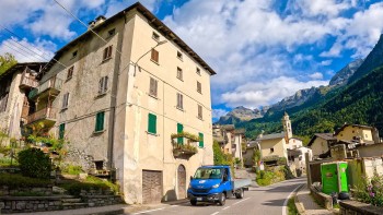 Driving-from-Chiavenna-Italy-to-St.-Moritz-Switzerland-via-Malojapass