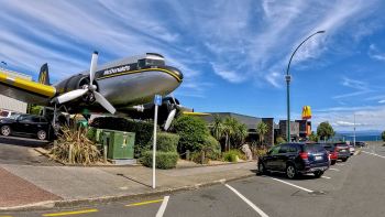 Douglas-DC-3-McDonalds-restaurant-New Zealand Douglas-DC-3-McDonalds-restaurant-New Zealand