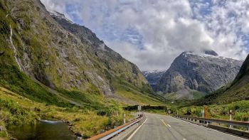 The-road-to-Milford-Sound-New-Zealand