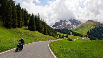 Gurnigel-Pass-and-Gantrischgebiet-in-Switzerland
