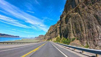 Scenic-Drive-along-Banks-Lake-Washington-State-USA